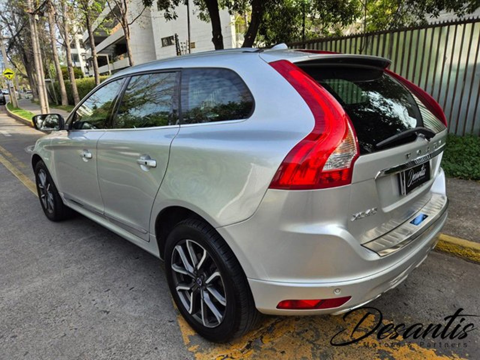 Volvo XC60 2.0 T5 AUT  2018 - Foto 4 de 8