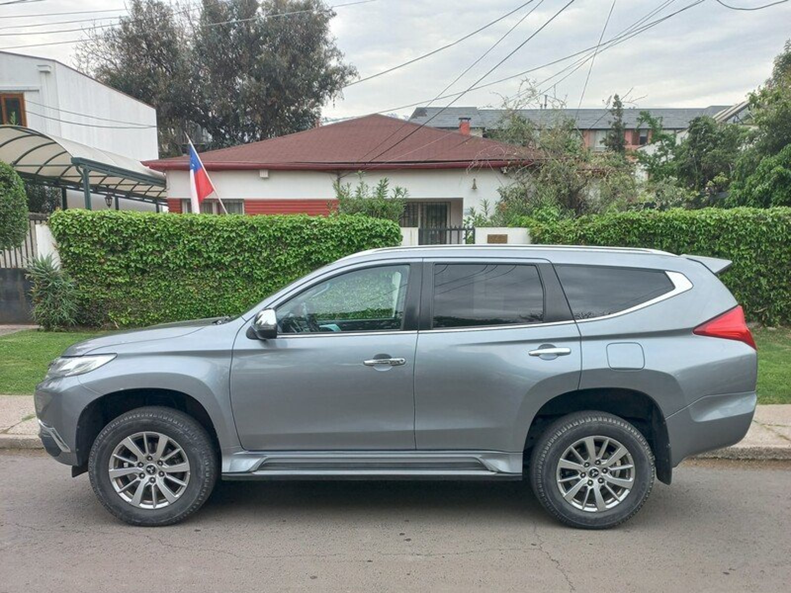 Mitsubishi MONTERO SPORT 2019 - Foto 2 de 8