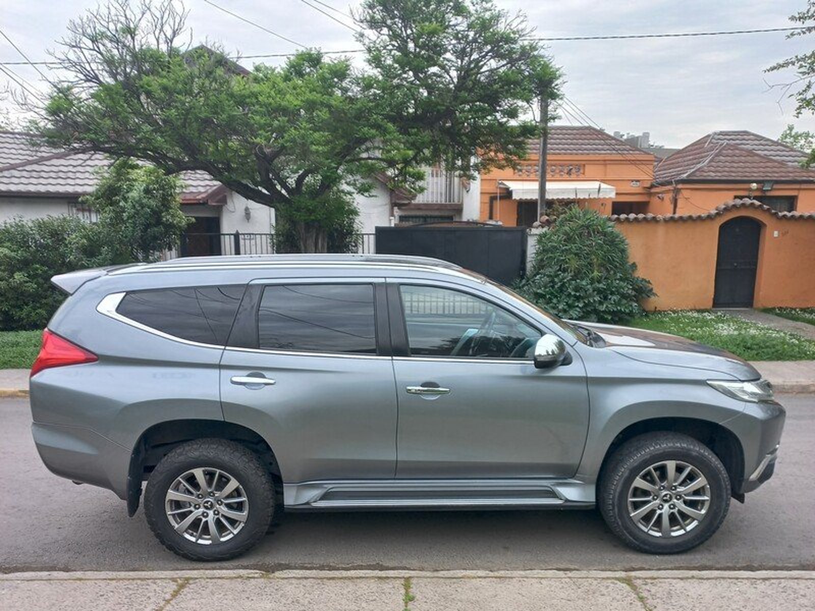 Mitsubishi MONTERO SPORT 2019 - Foto 4 de 8