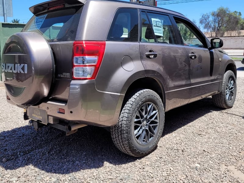 Suzuki GRAND NOMADE GLX SPORT 4X4 2.4 2.4L 2015 - Imagen 3 de 8