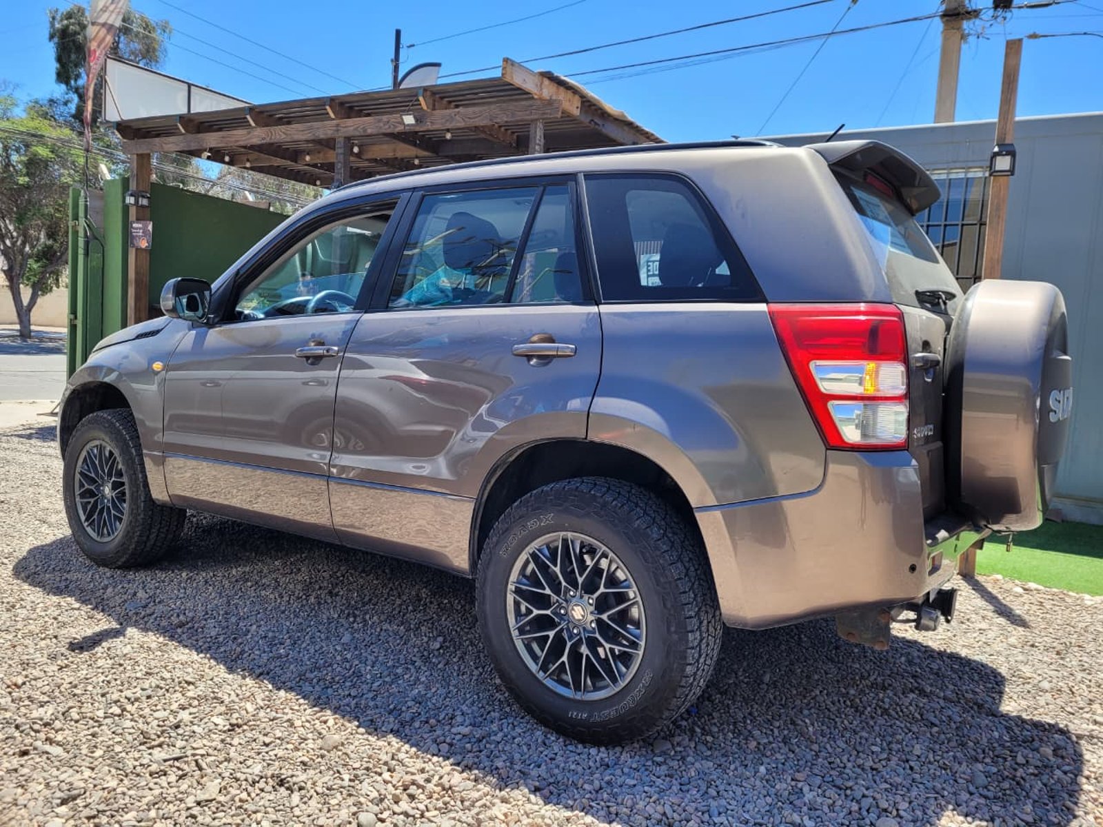 Suzuki GRAND NOMADE GLX SPORT 4X4 2.4 2.4L 2015 - Foto 4 de 8