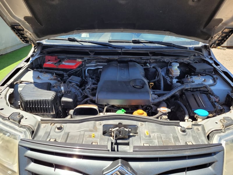 Suzuki GRAND NOMADE GLX SPORT 4X4 2.4 2.4L 2015 - Imagen 5 de 8
