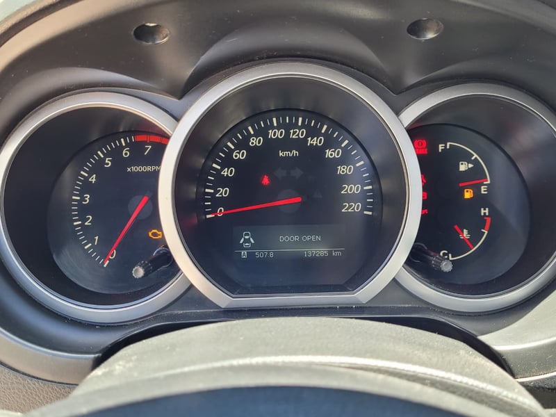 Suzuki GRAND NOMADE GLX SPORT 4X4 2.4 2.4L 2015 - Imagen 7 de 8