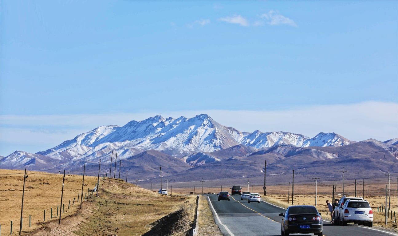 Road to the Qinghai-Tibetan plateau