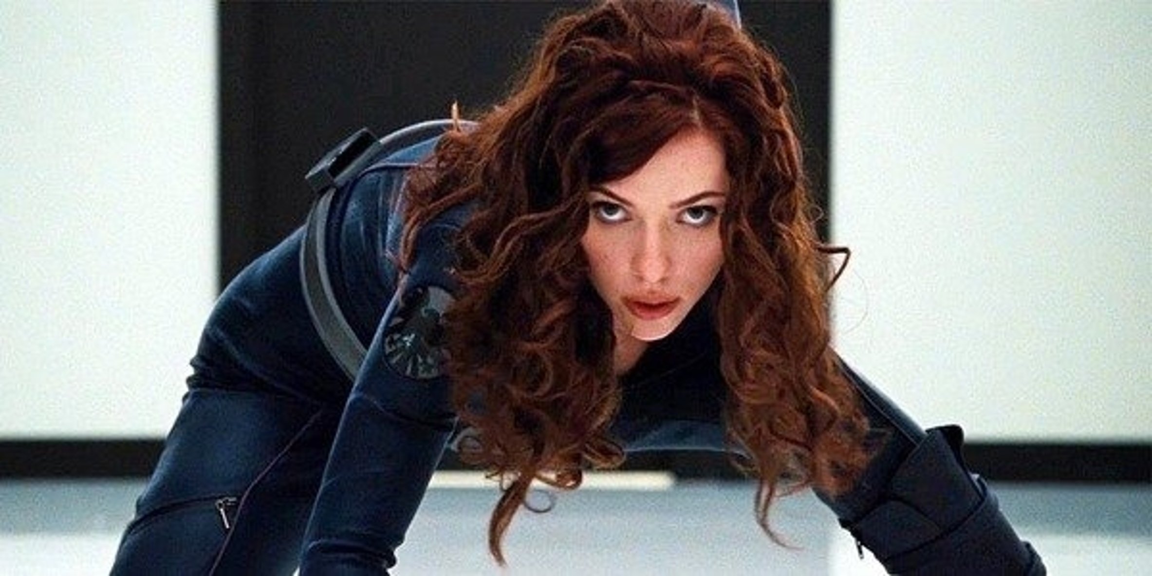 Black Widow Director Explains Why The Movie Needed To Poke Fun At Scarlett Johansson’s Famous Fighting Pose