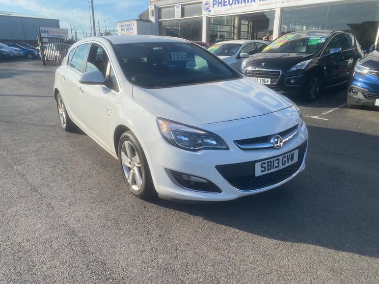 2013 VAUXHALL ASTRA 1.4 16V SRI EURO 5 5DR 2013 97,660 MILES MANUAL VEHICLE PRICE... photo