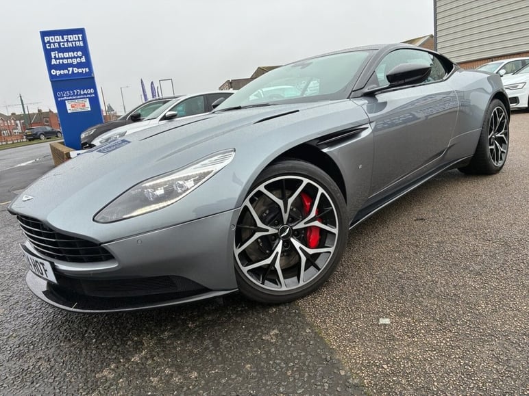Aston Martin Db11