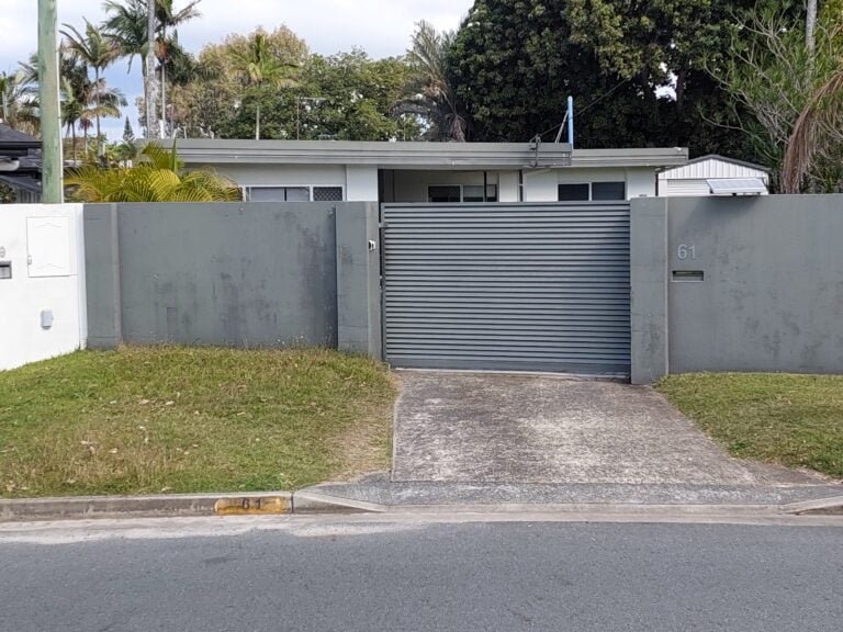 House In Mermaid Waters