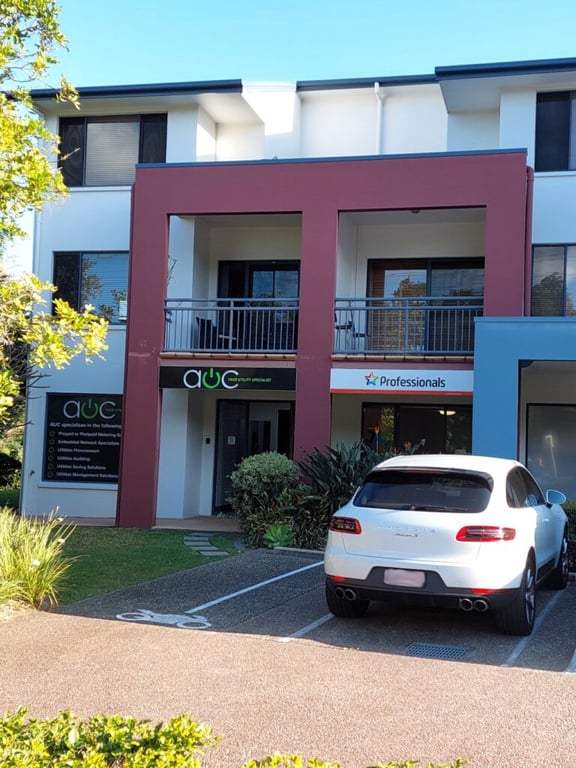 Commercial with townhouse above – in Robina