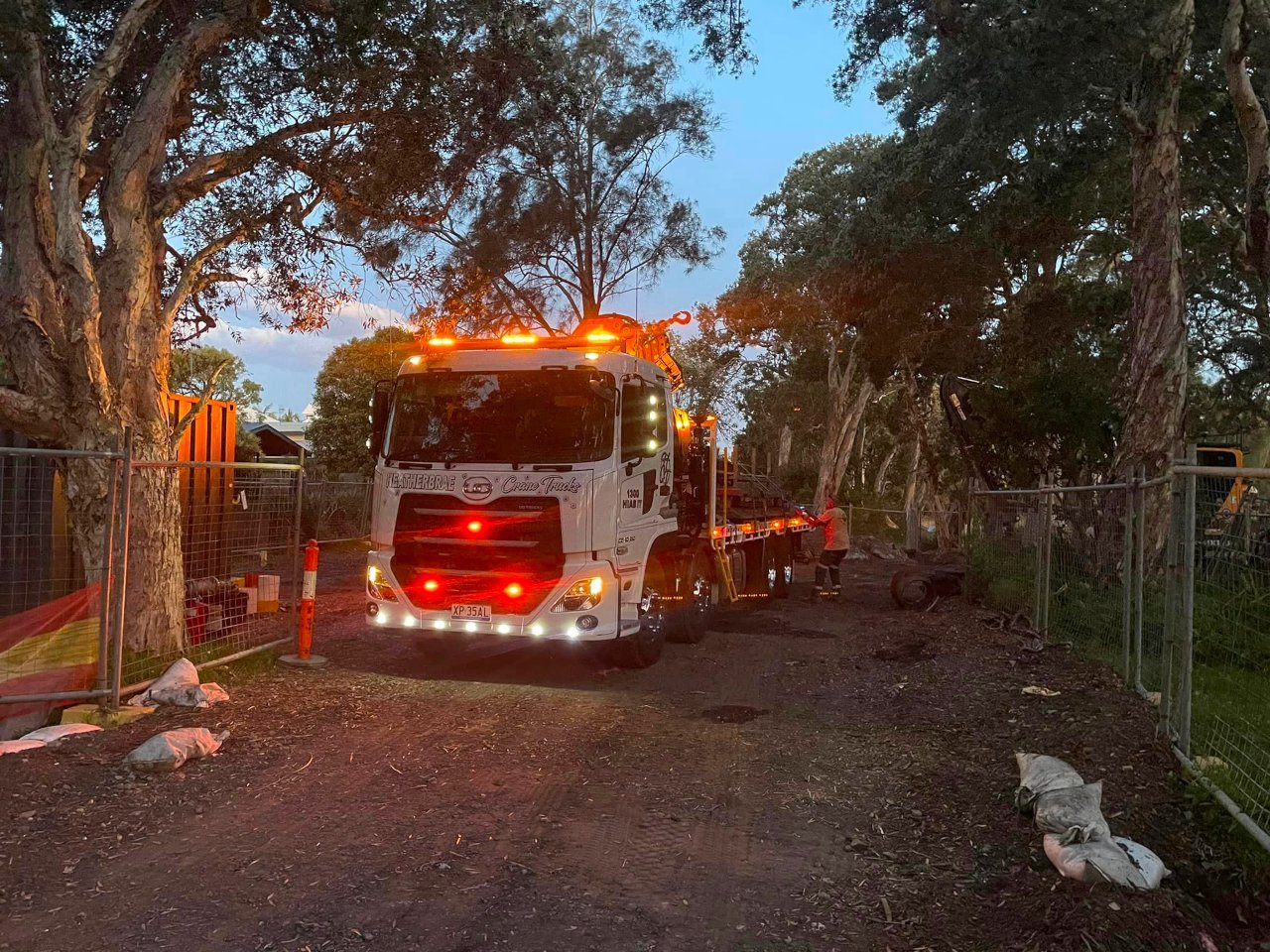 Front Mounted Rigid Crane Truck