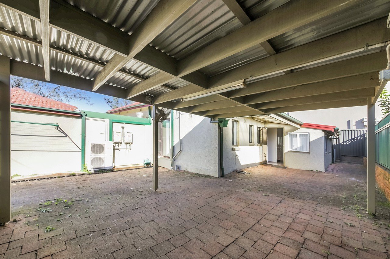 1/2 Napier Street, Mays Hill, NSW 2145 Australia