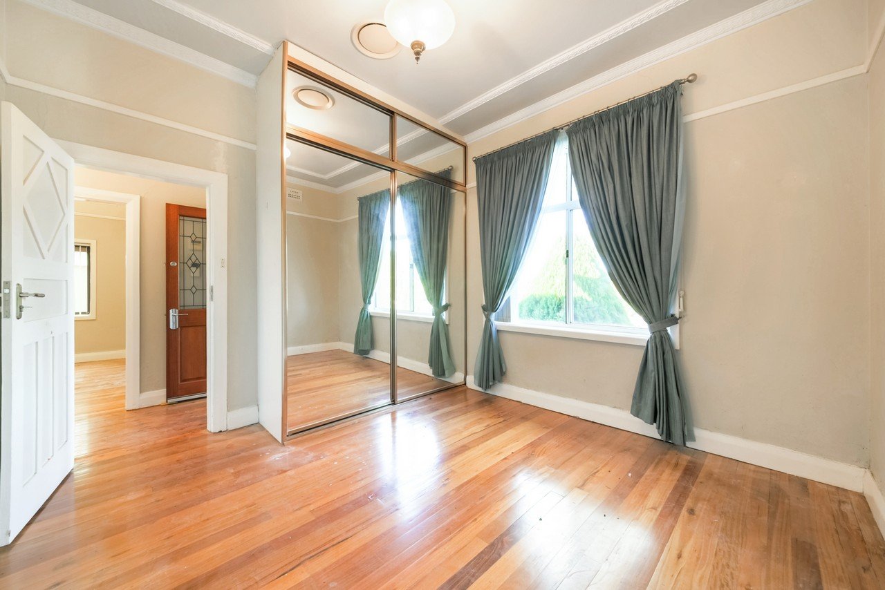 1/2 Napier Street, Mays Hill, NSW 2145 Australia