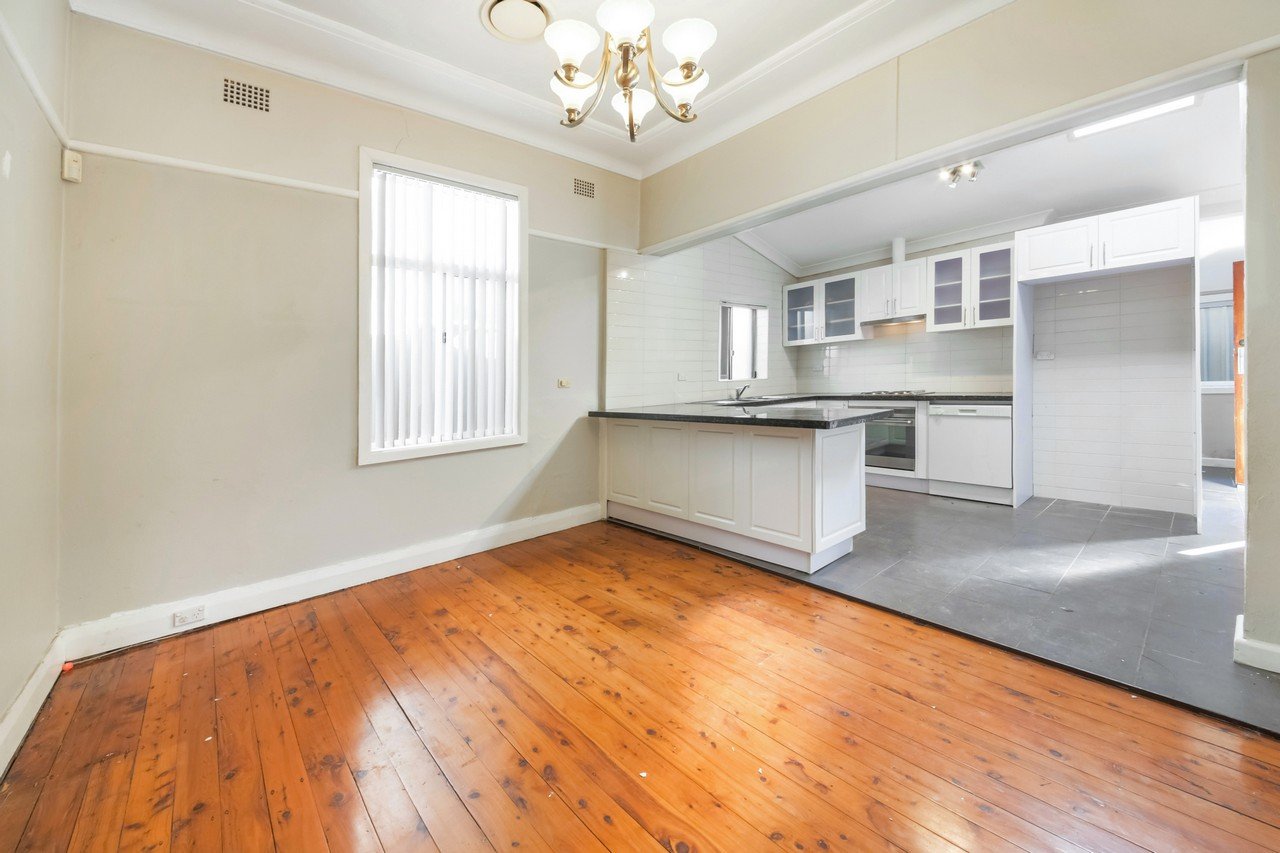 1/2 Napier Street, Mays Hill, NSW 2145 Australia