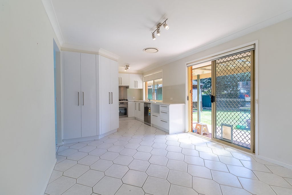 23 Currans Hill Drive, Currans Hill, NSW 2567 Australia