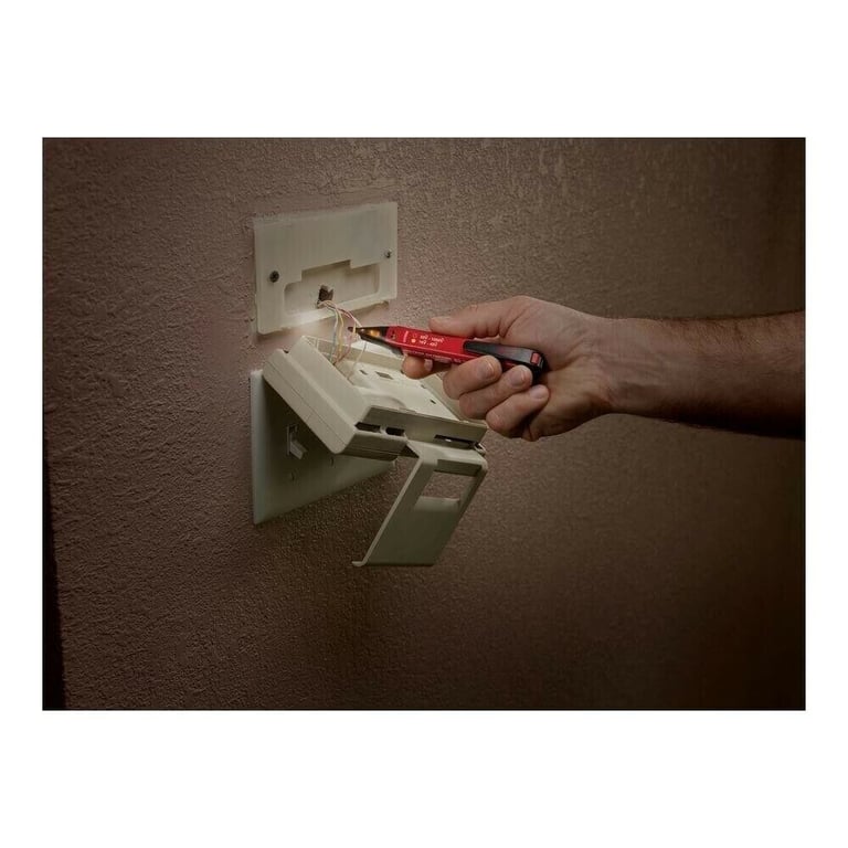 MILWAUKEE 2202-03-20 Voltage Detector with LED Light New in Pack 2020