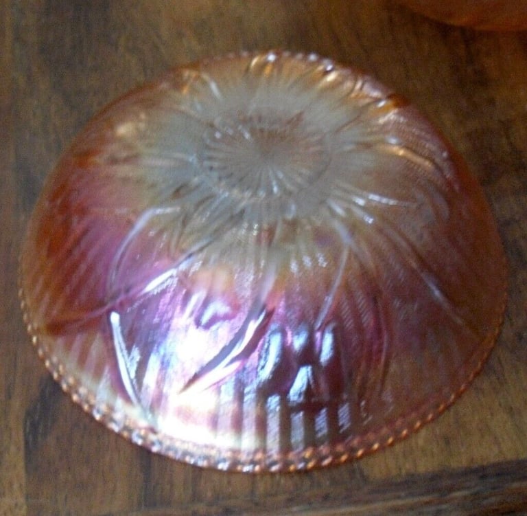 Carnival Glass Bowls 7 Piece Set - 1 x 20cm & 6 x 11cm