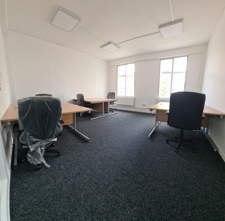 ⭐Serviced Office Space  in Ilford town centre from £400 per month,No VAT!⭐