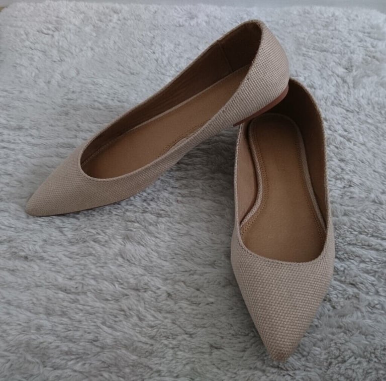 Size 4 hot sale womens flats