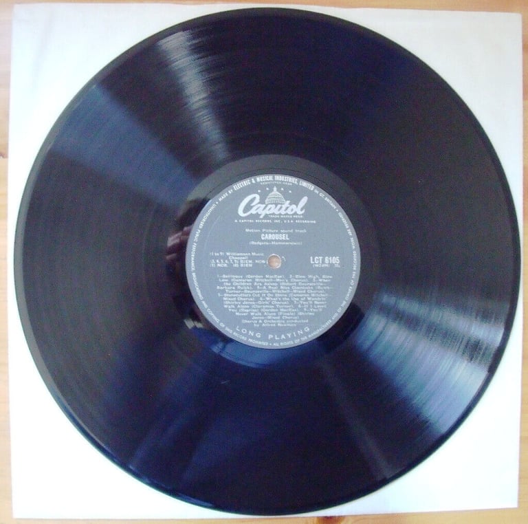 Rodgers & Hammersteins Carousel motion picture soundtrack high fidelity recording vinyl LP. £5 ovno.