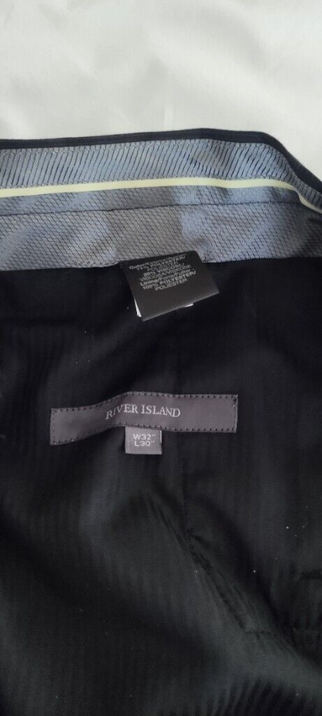 River Island Waist 32 short gents black trousers