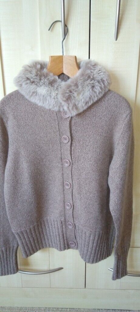 image for  SMART CARDIGAN  -AS NEW -DETACHABLE COLLAR - WARM