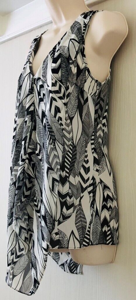 Ladies Warehouse White Black & Grey Size 6, Sleeveless top