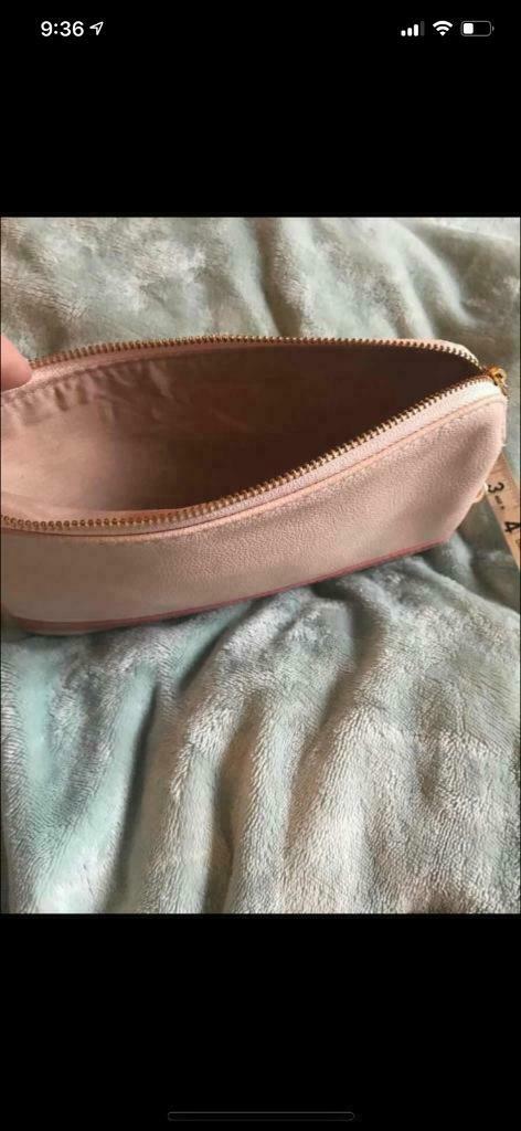 Chloe pouch