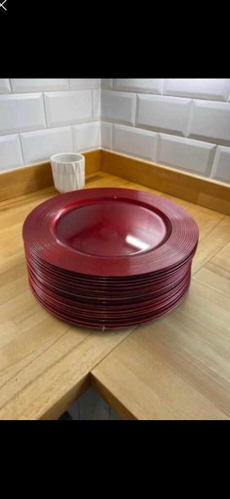 Decorative red plates 