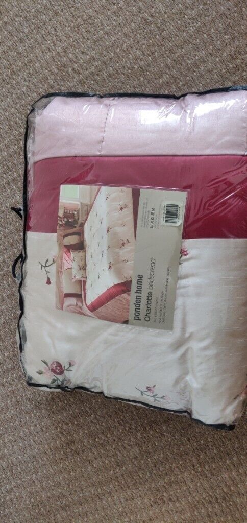 Bedspread with curtains set 