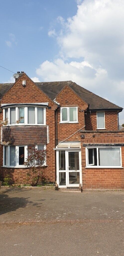 IMMEDIATE ROOMS AVALIABLE - MOVE IN TODAY