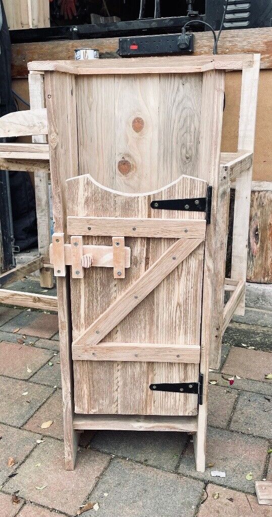 Handmade Wooden Children’s Hobby Horse Stable 