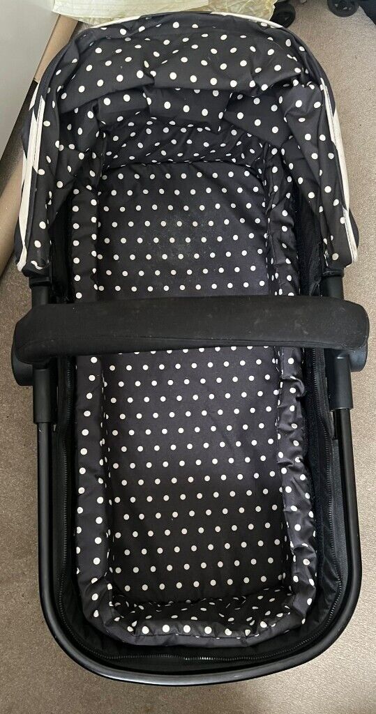 Cosatto Carrycot, excellent condition, all extras as in images