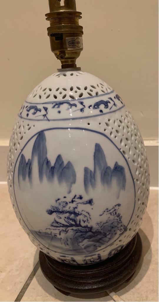 BEAUTIFUL CHINESE LAMP