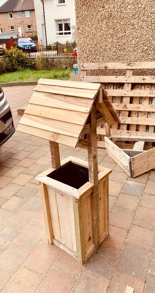 image for Wooden Flower/Plant Wishing Well Design Planter
