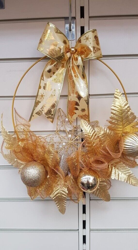 BESPOKE HOOPED CHRISTMAS GOLD 12&quot; FLORAL DOOR/WALL WREATH DECORATION...