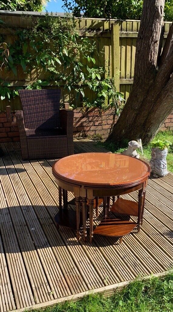 EARLY 20TH CENTURY GEORGIAN MANNER NEST OF FIVE TABLES