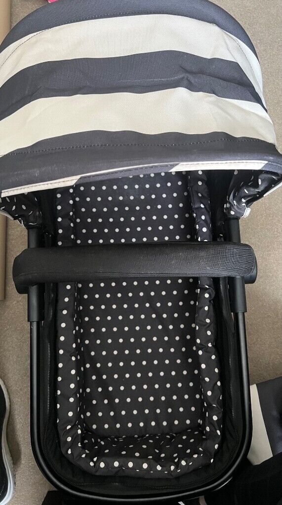 Cosatto Carrycot, excellent condition, all extras as in images