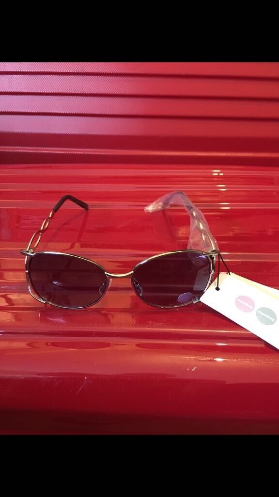 image for Selection of Good quality unisex sunglasses : 1 x £5 2 x £8 3 x £10 5 x £15  