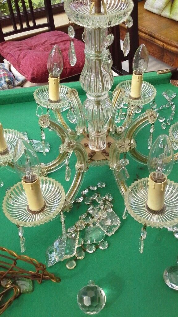 *reduced* Genuine ITALIAN CHANDELIER. Needs building up, please see photos.
