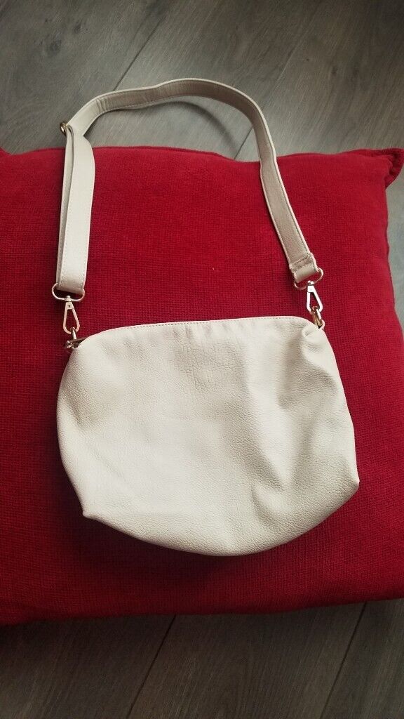 Cream colour handbag £2