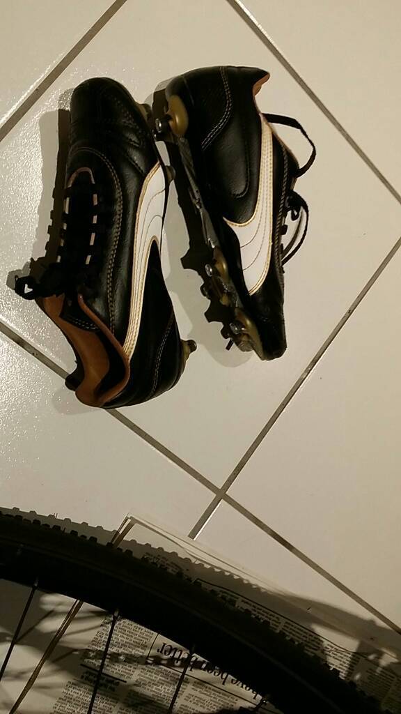 KIDS PUMA FOOTBALL BOOTS size 2
