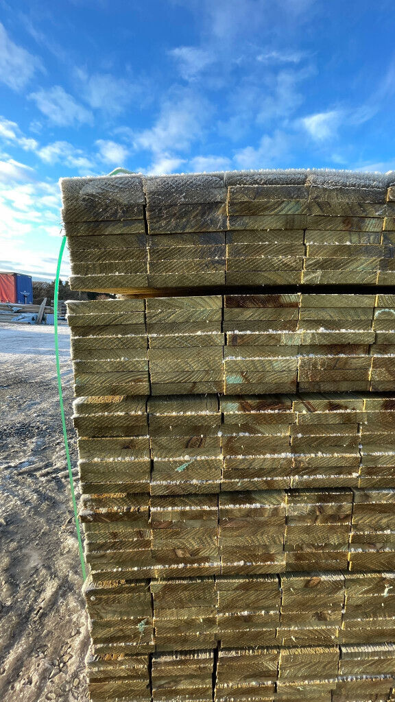 6FT TALL, 4IN WIDE FENCE SLATS ONLY £1.25 EACH in Stevenston, North