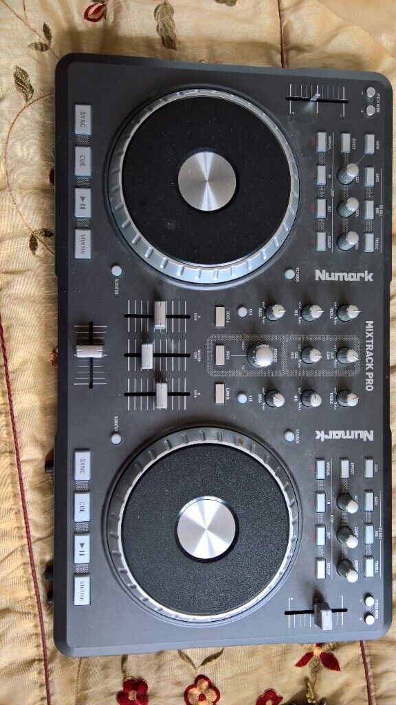 image for mixer Mixtrack Pro DJ Controller 