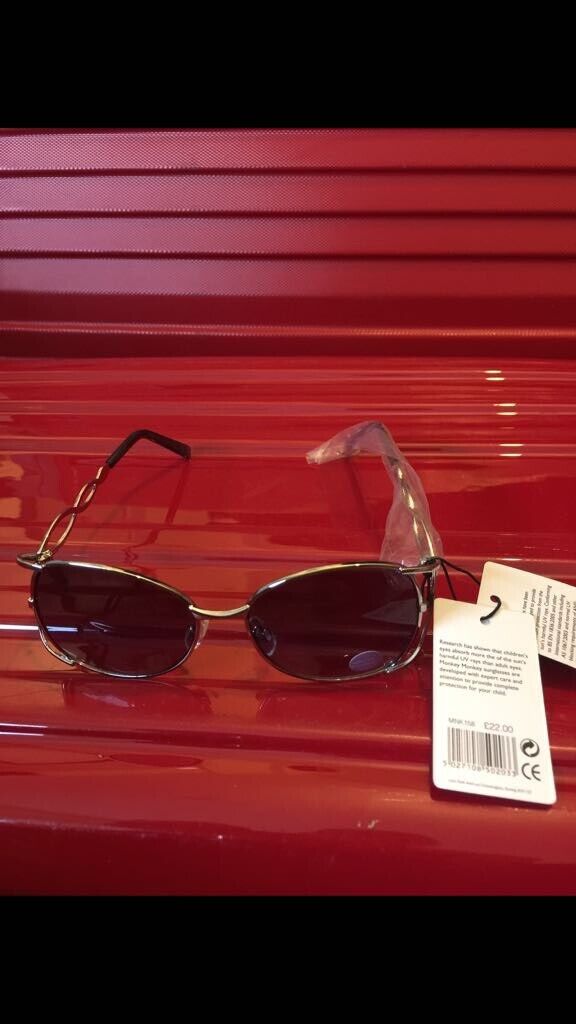 Selection of Good quality unisex sunglasses : 1 x £5 2 x £8 3 x £10 5 x £15  