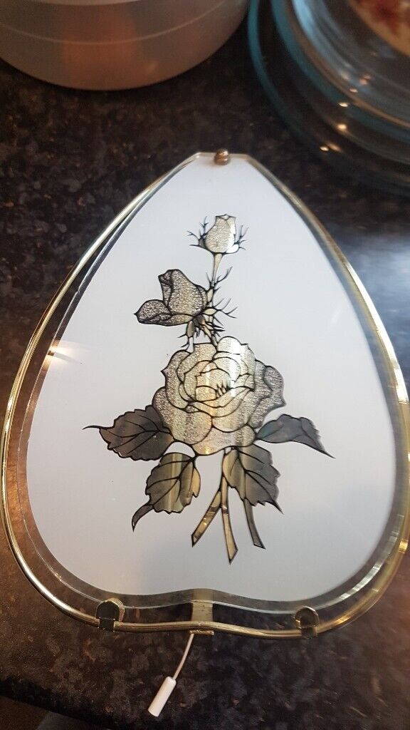 4 matching glass wall light fittings with floral pattern 