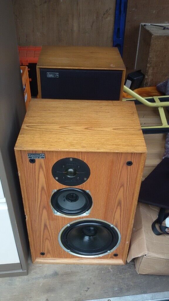 Speakers pair