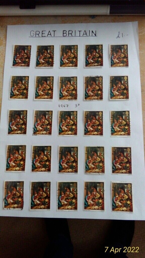 image for GREAT BRITAIN 1967 XMAS 3d POSTAGE STAMPS (PAGE OF 25)