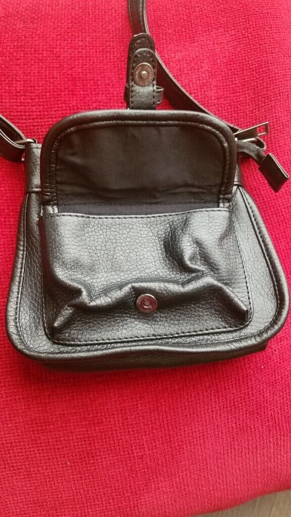 Black wee handbag, new  £2