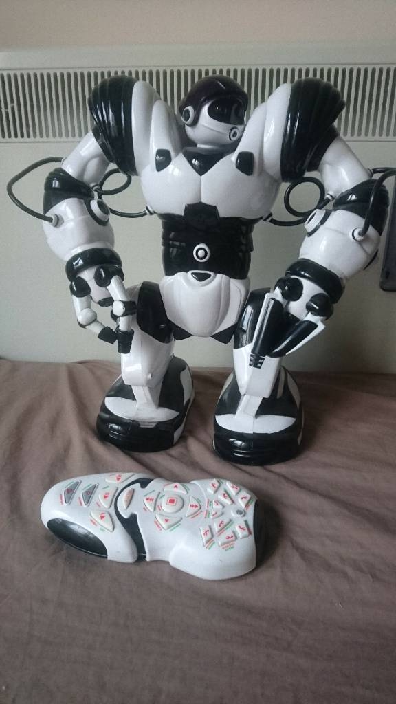 ROBOSAPIEN TOY ROBOT 