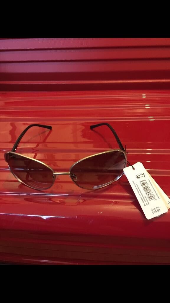 Selection of Good quality unisex sunglasses : 1 x £5 2 x £8 3 x £10 5 x £15  
